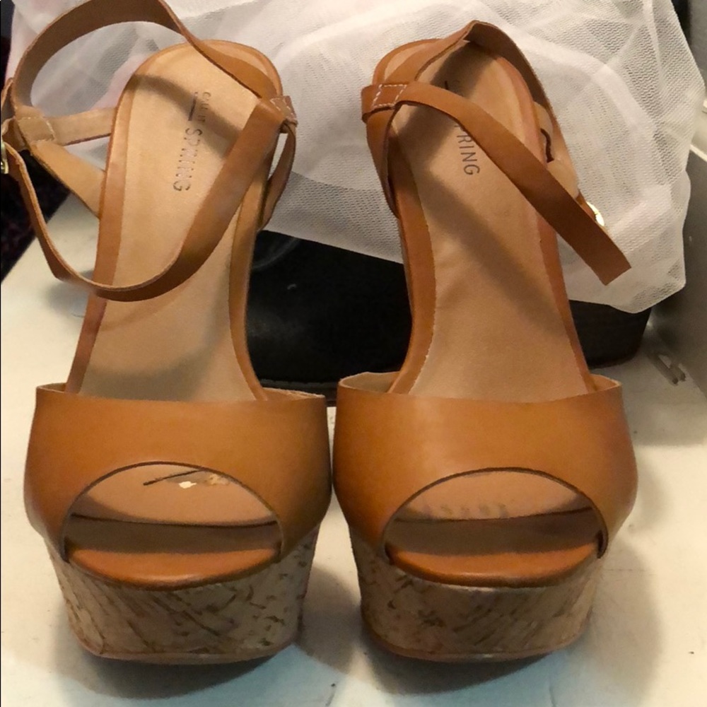 Spring wedges - Picture 2 of 2